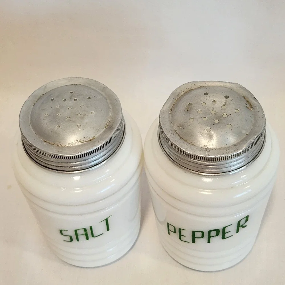Vintage Hazel Atlas Milk Glass Salt and Pepper‎ Range Shakers Ribbed Beehive